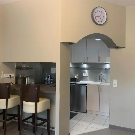 Luxurious Flat In Bondy, شقة بوندي