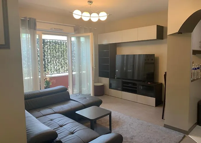 Luxurious Flat In Bondy,